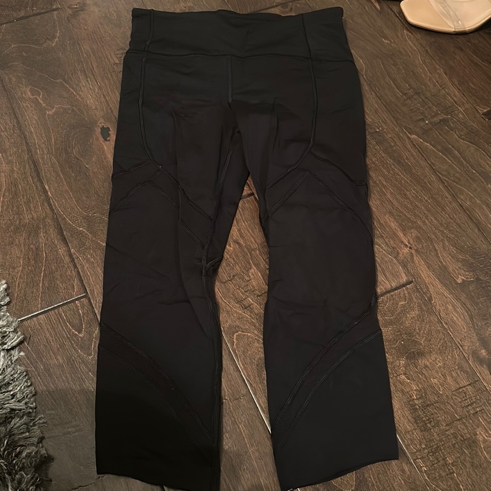 Lululemon Mesh Cropped Leggings in size 6. Raw hem. Unsure of style name.